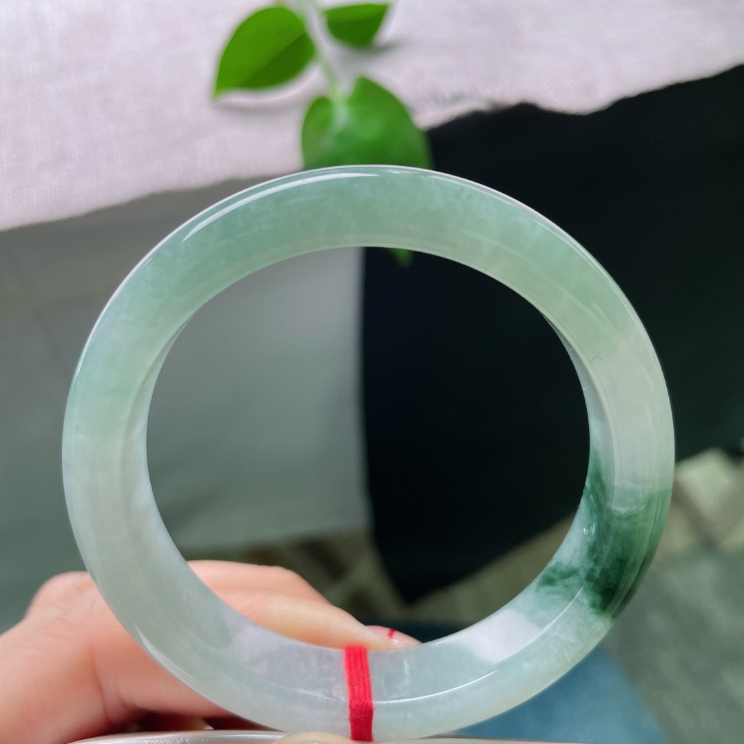 55/12.2/7.7飘花正圈，水润细腻，一抹花色宛如星辰留恋腕间，意境深远，有纹，ss49424a