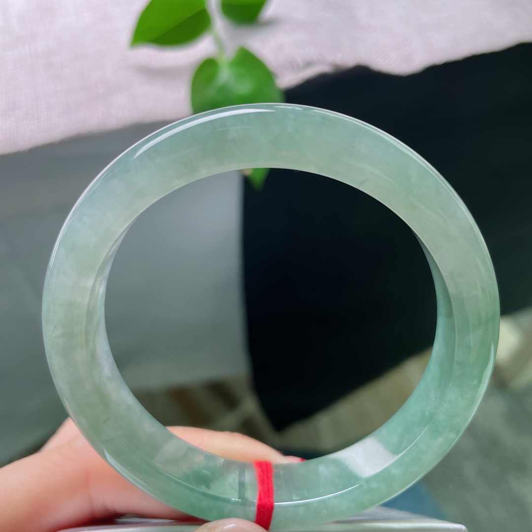 冰油正圈，湖水蓝，莹润通透，佩戴深邃迷人，神秘高贵，冰润细腻，无裂，ss53403a