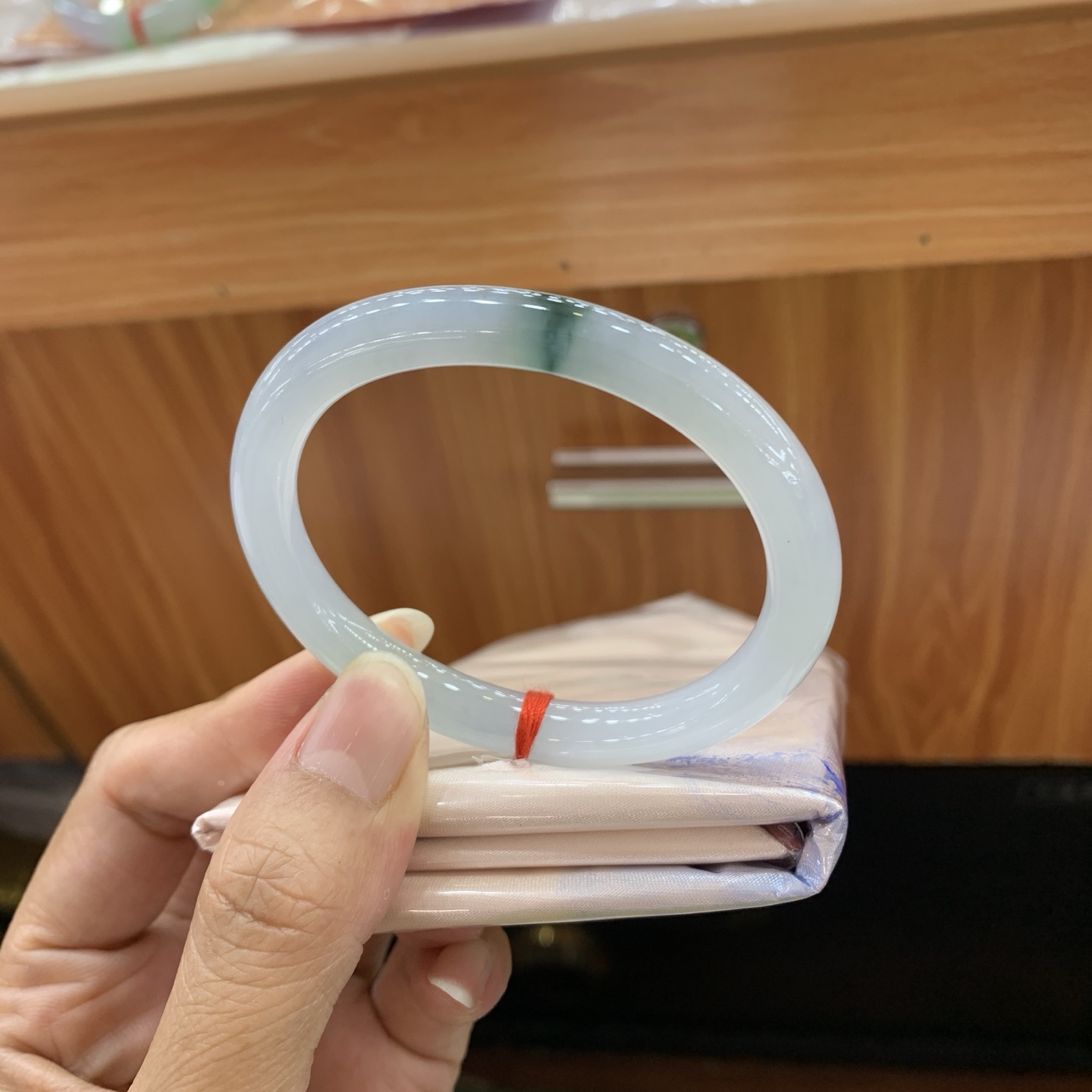 061701GX 飘花贵妃翡翠手镯 53.6-46-8-7.4