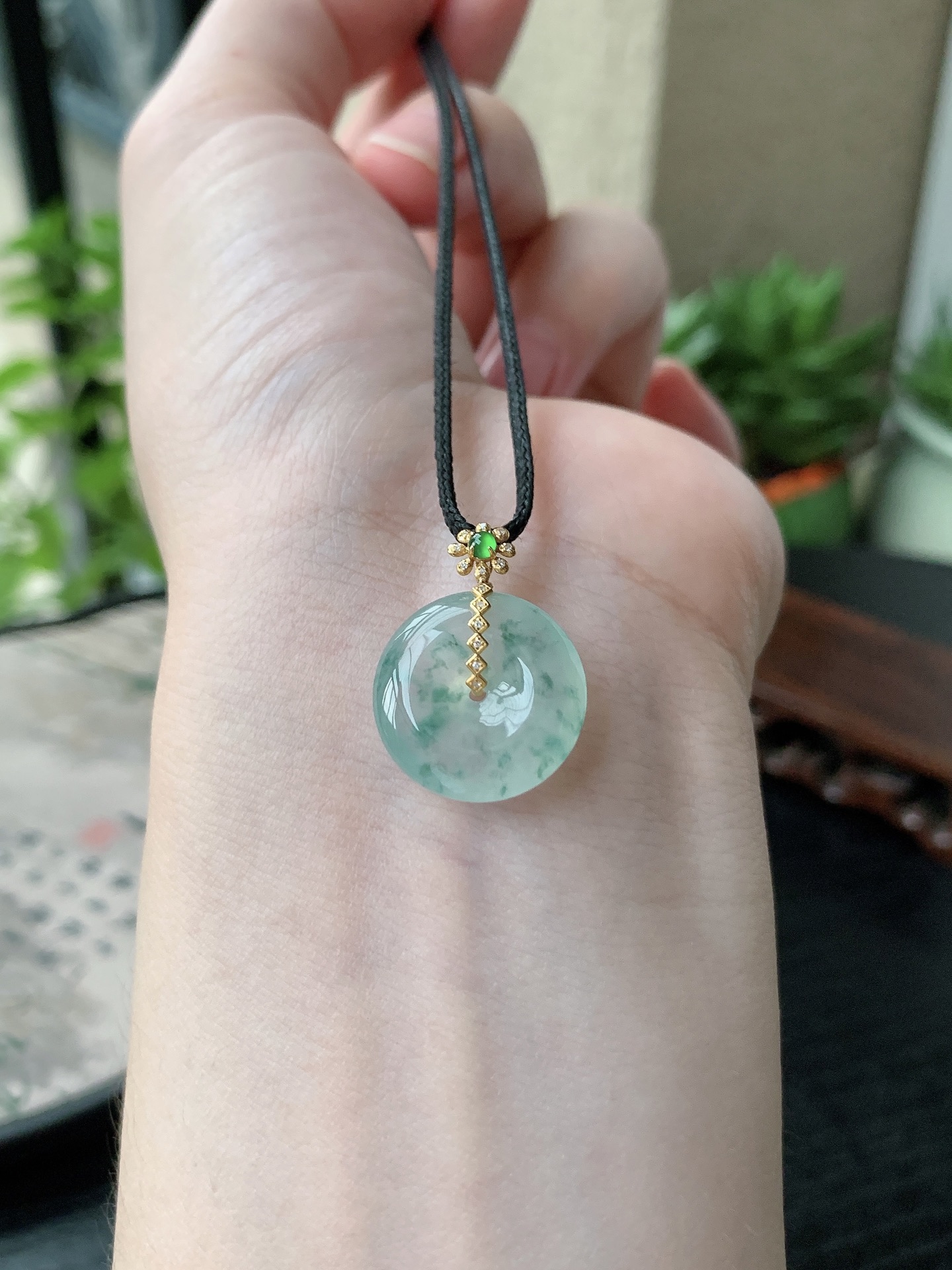 18k金镶嵌老坑冰种胶感飘蓝花平安扣吊坠 裸石尺寸:16.8-5mm