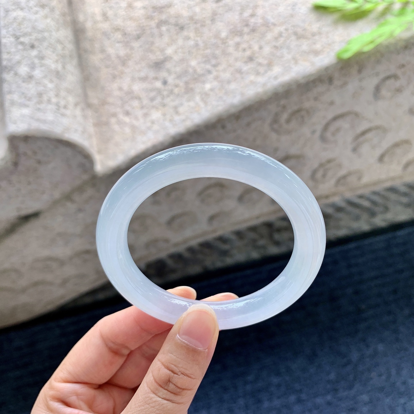 圆条52 53【圈口】53.2/9.4/9.3【编码】AD061901【描述】糯冰底色，水润，种老，细腻，无裂