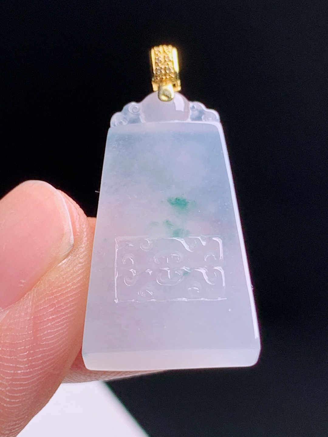 高冰飘花无事牌吊坠，浅春底飘翠雅致，金镶钻扣简约古韵