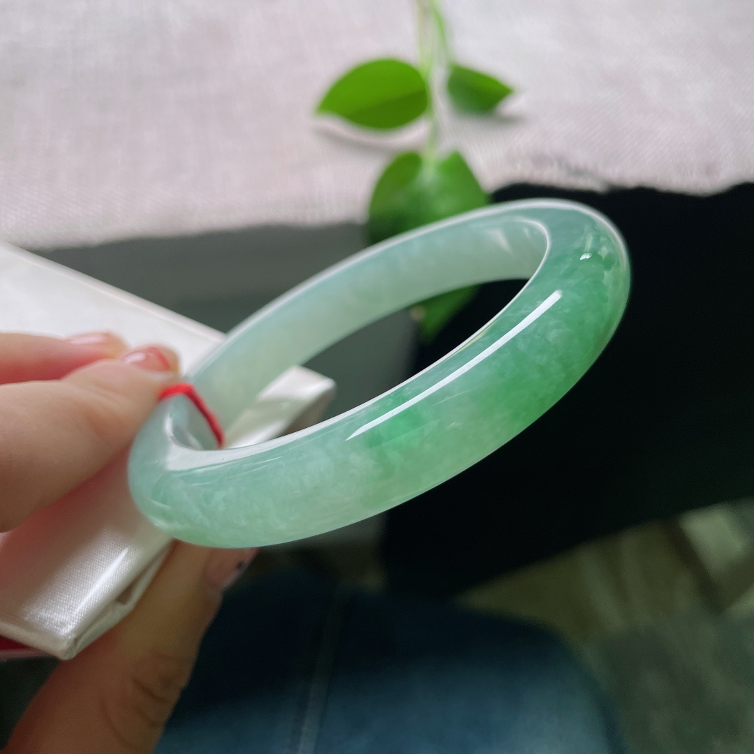 57.9/10.9/9，绿底正圈，种老，疏影横斜水清浅，暗香浮动月黄昏。无裂，ss53425a