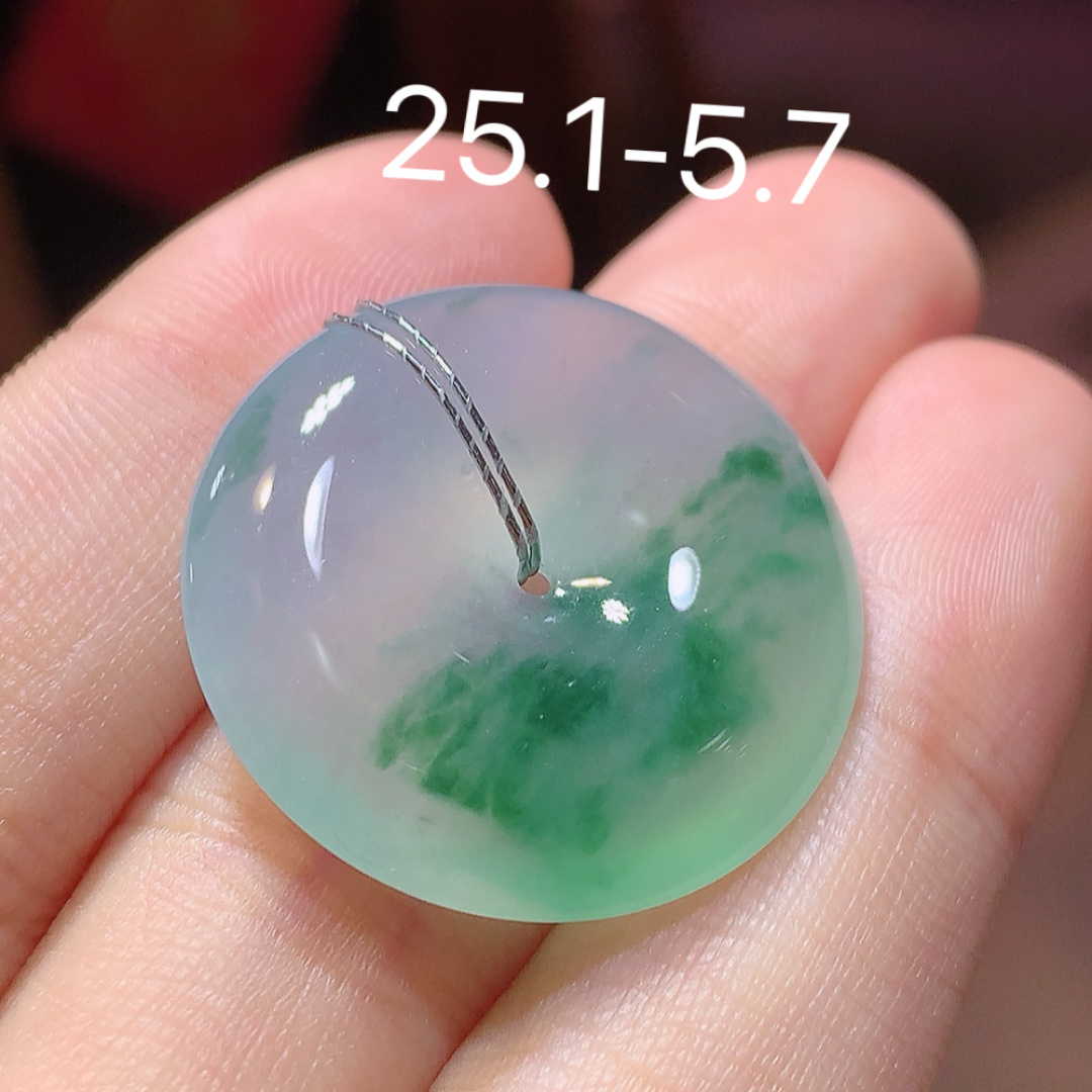 ️️ 冰飘绿平安扣挂件。冰润通透，种老油润起胶，佩戴优雅气质 货号05616，25.1-5.7