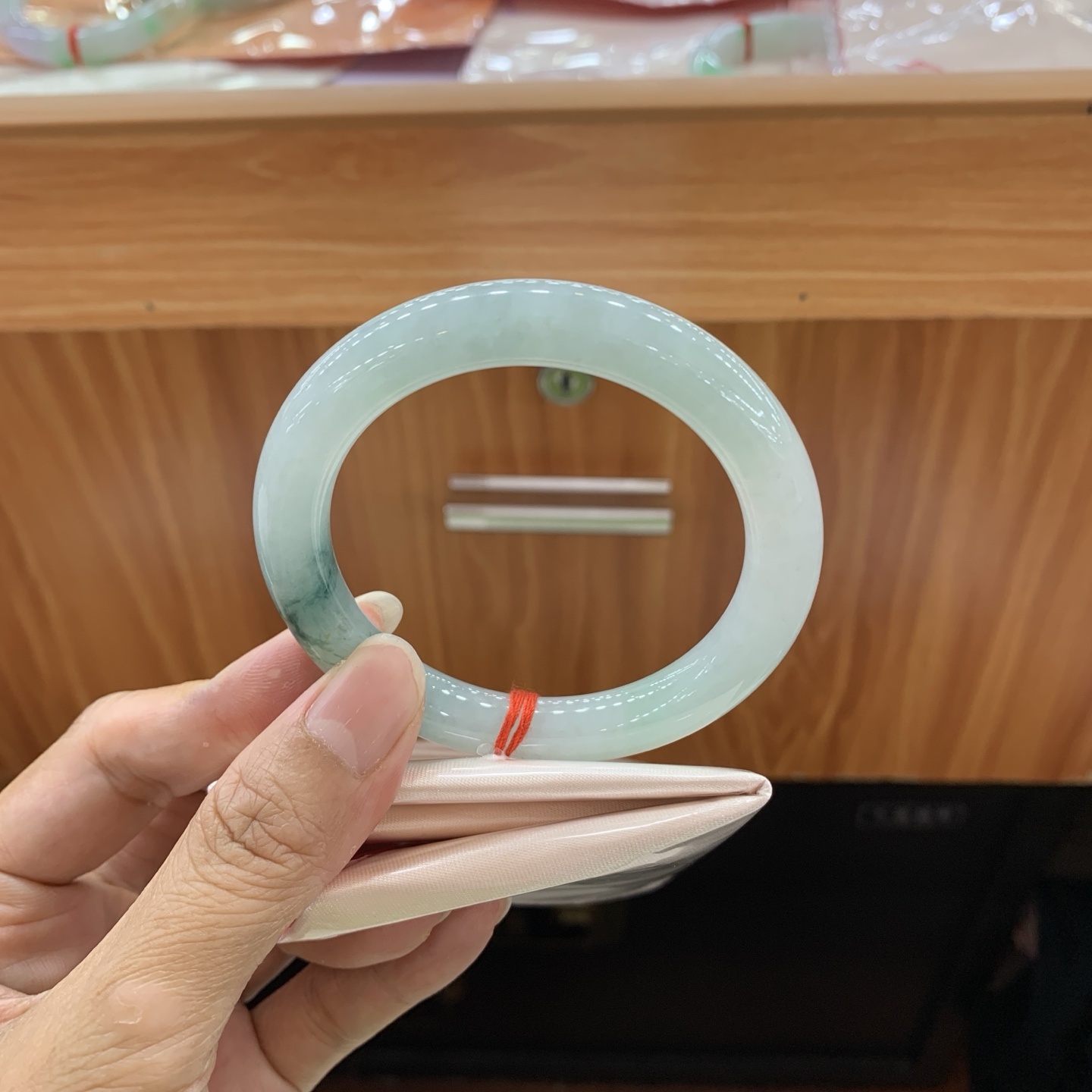061702MMJ 飘花圆条翡翠手镯 54-9.1-9.5