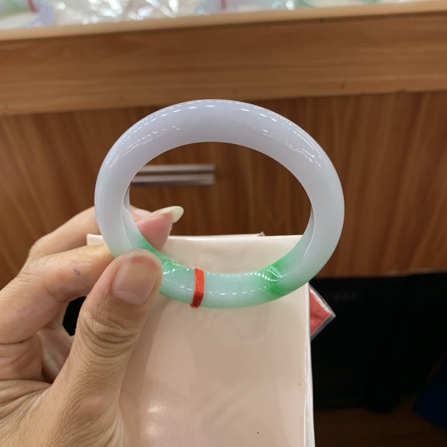 061807JJ 飘绿正圈翡翠手镯 53-10.5-8.7