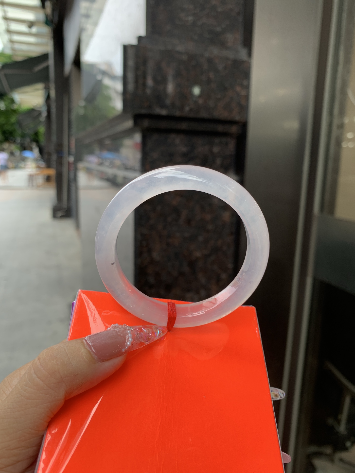 白冰正圈 52.7-7.8-9.9 0618-N1025 打灯细纹，底妆冰透胶润，一腕清透，简约清爽，不挑肤色年龄，给人一种清雅脱俗，天真纯美的感觉，真不愧是翡翠中的初恋