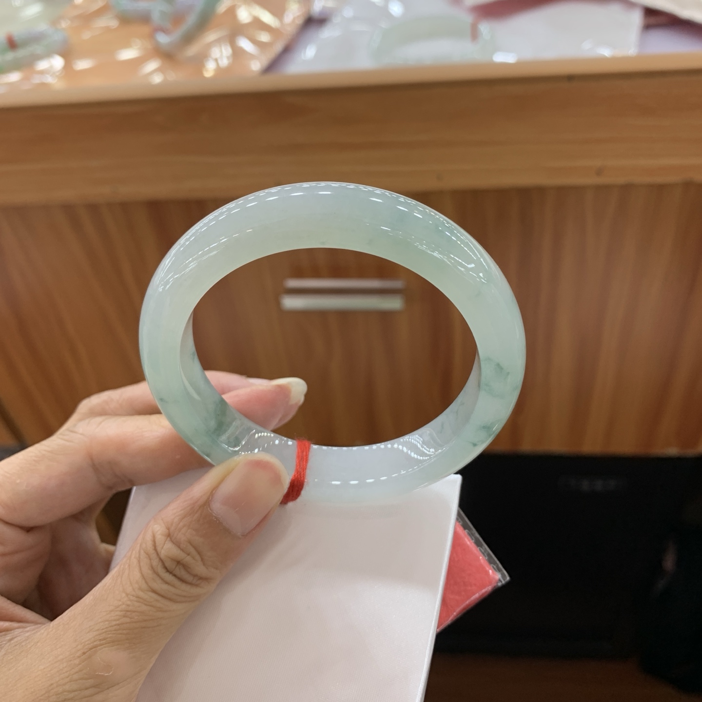 061742FN 飘花正圈翡翠手镯 56.8-12-8.7