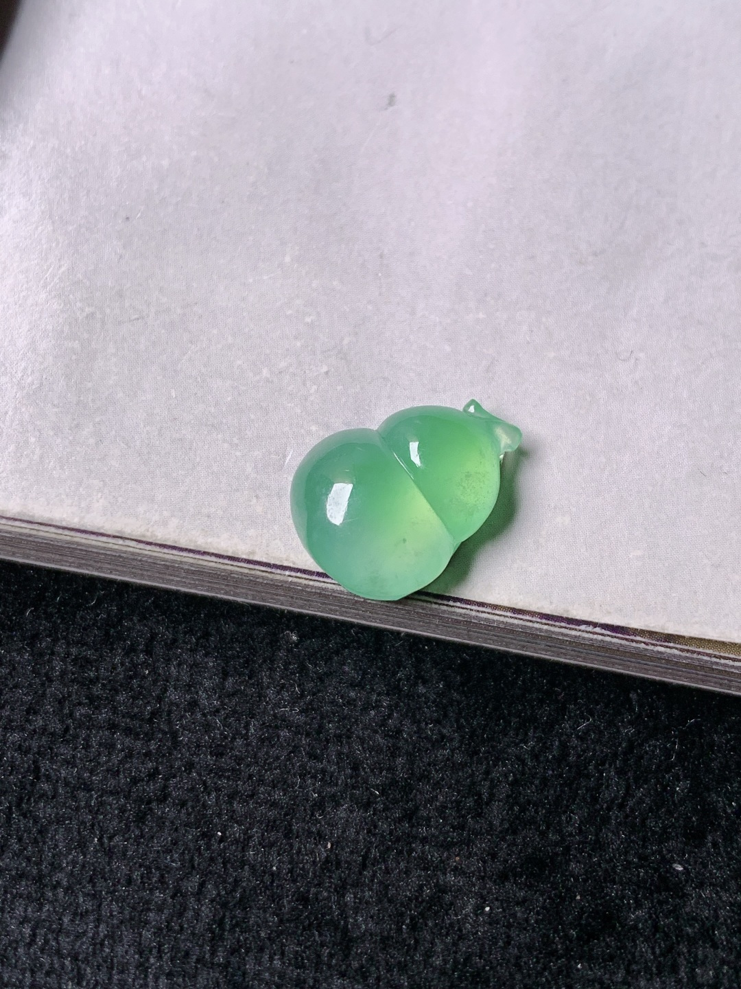 冰绿葫芦，色泽浓艳 0618尺寸13.9*10*4.6