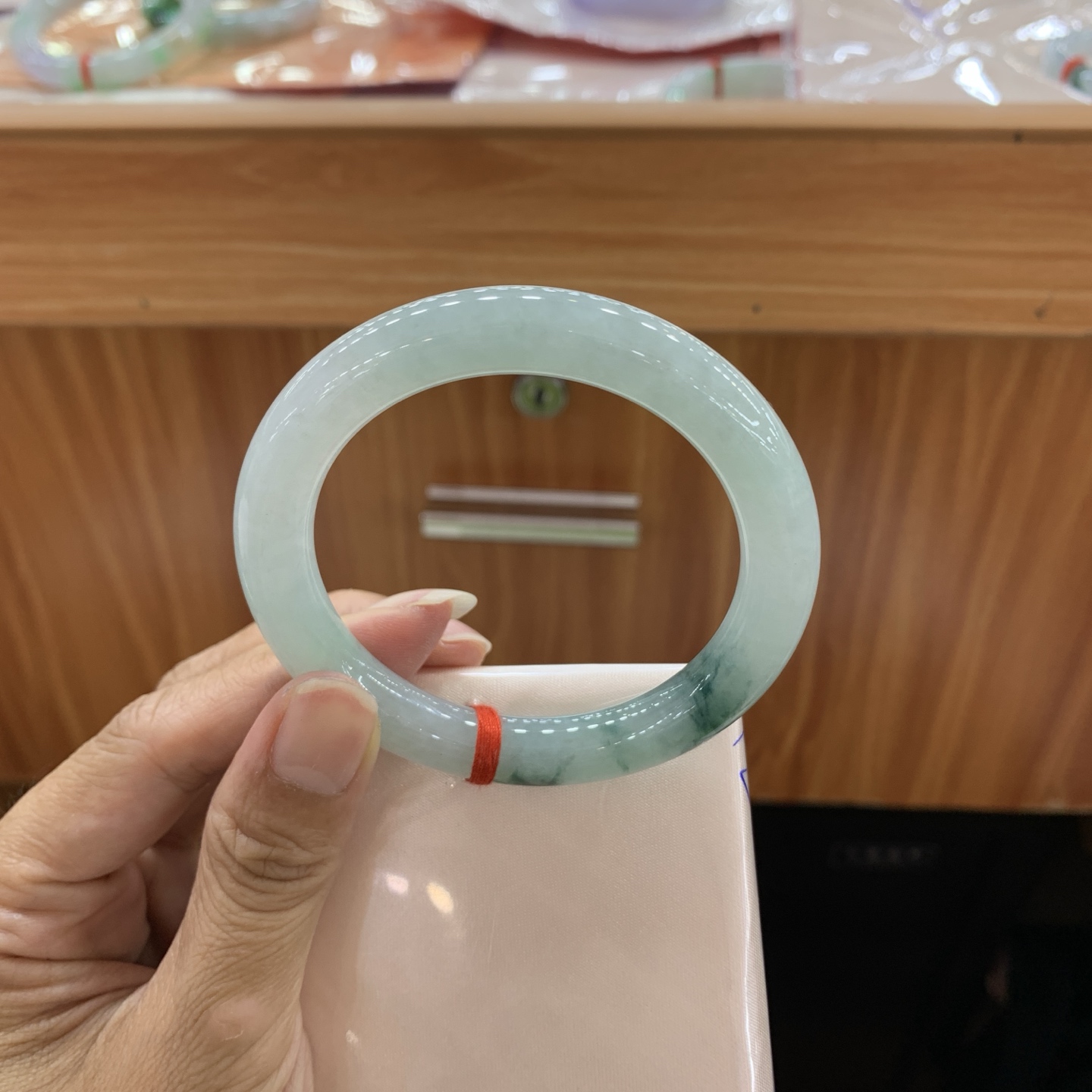061702MMJ 飘花圆条翡翠手镯 54-9.1-9.5