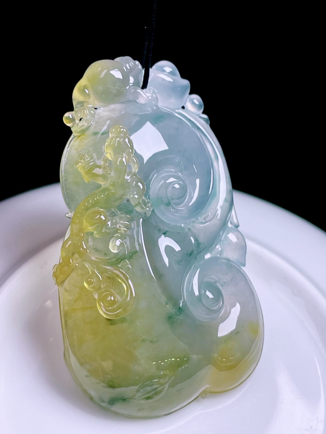 冰黄飘花如意 色泽艳丽，种老起胶 尺寸：50.2/30/7.7