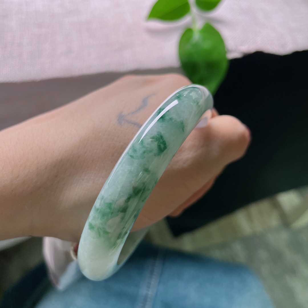 57.6/11.8/8.6，飘花正圈，水头好，底子细腻，繁花似锦觅安宁，无裂，ss53101a