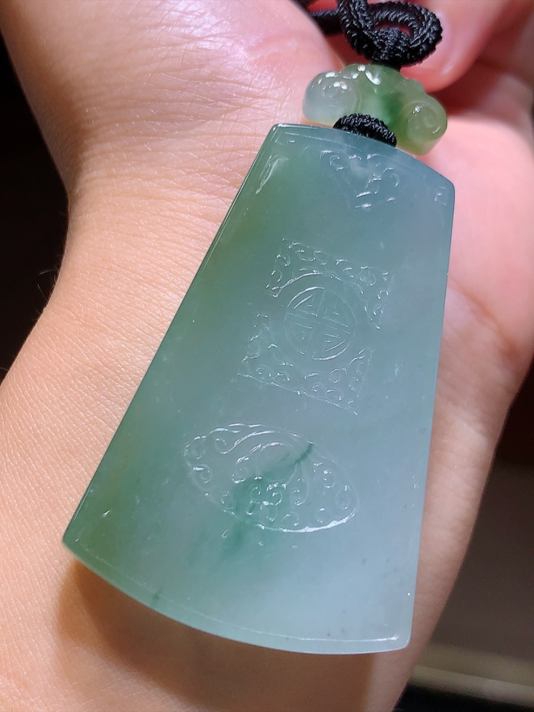 冰飘花黄仿古挂件  底子细腻莹润 冰润起胶  佩戴清新优雅货号23616，50.3-33.1-6.4