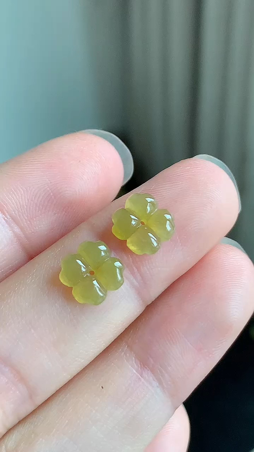 ️翡翠精品，花，冰种无裂，黄翡 尺寸8-2.4 aa618