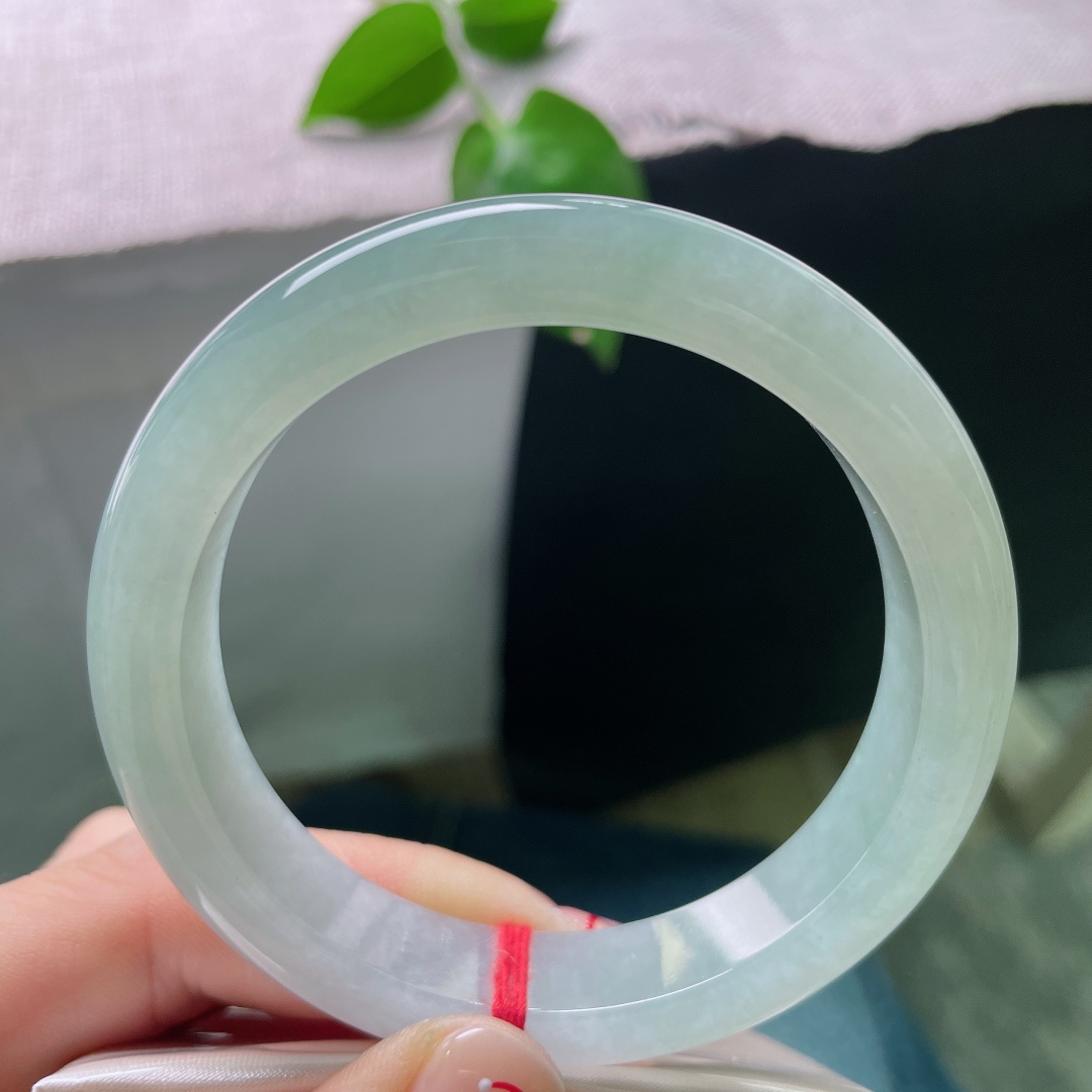 56.6/12.2/8.5，晴绿底正圈，干净清爽，种老，荷风送香气，竹露滴清响。晶体纹，ss5038