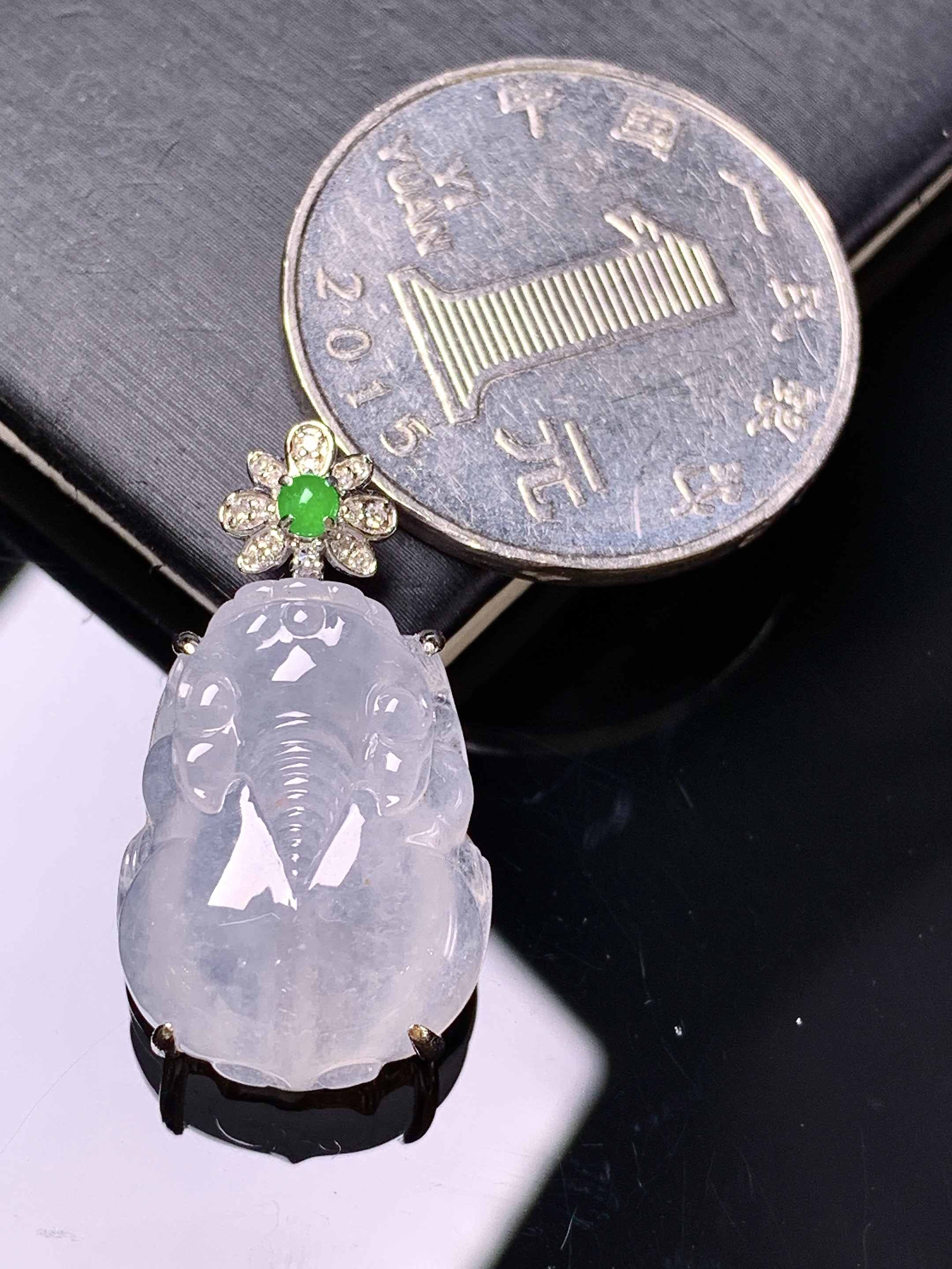 18k金钻镶嵌冰种貔貅吊坠 玉质细腻 色泽艳丽清新 整体尺寸26*14.5*7 k1