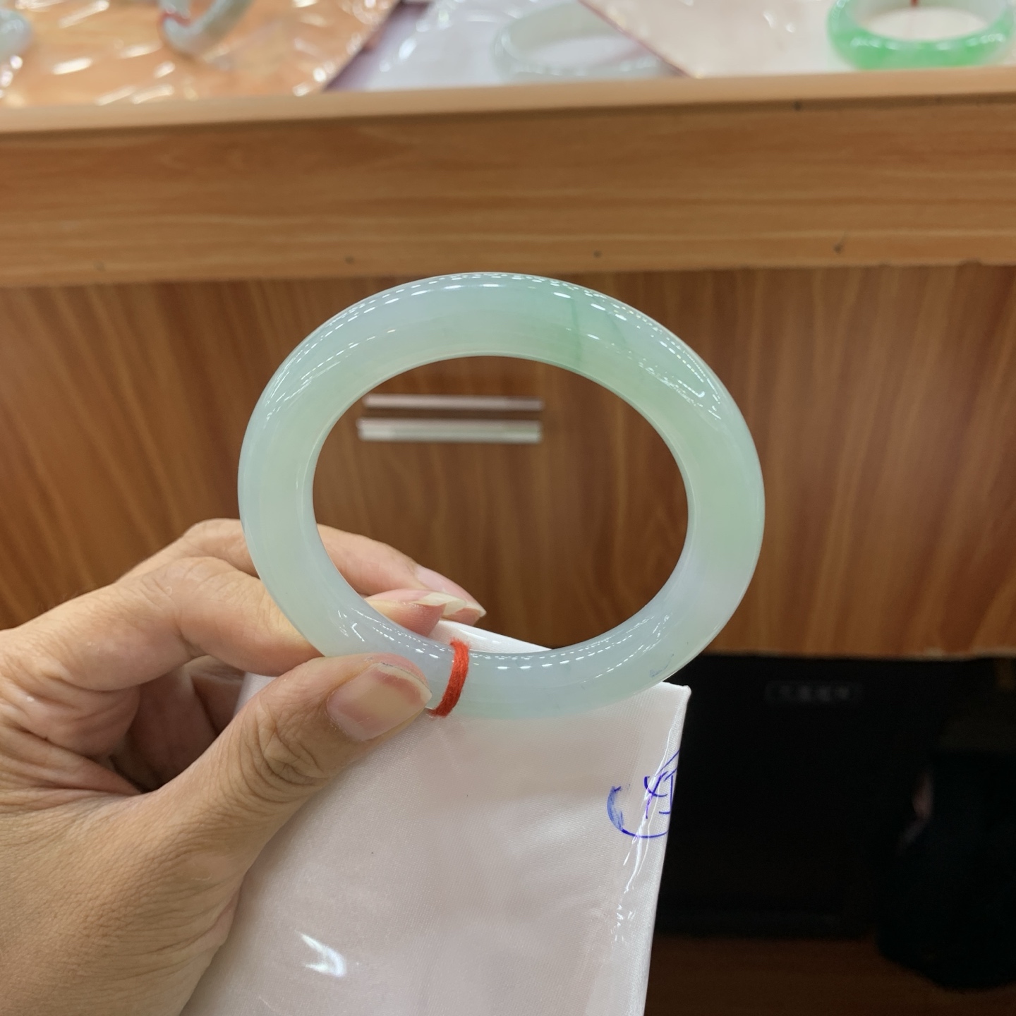 飘绿圆条翡翠手镯 55.6-10.5