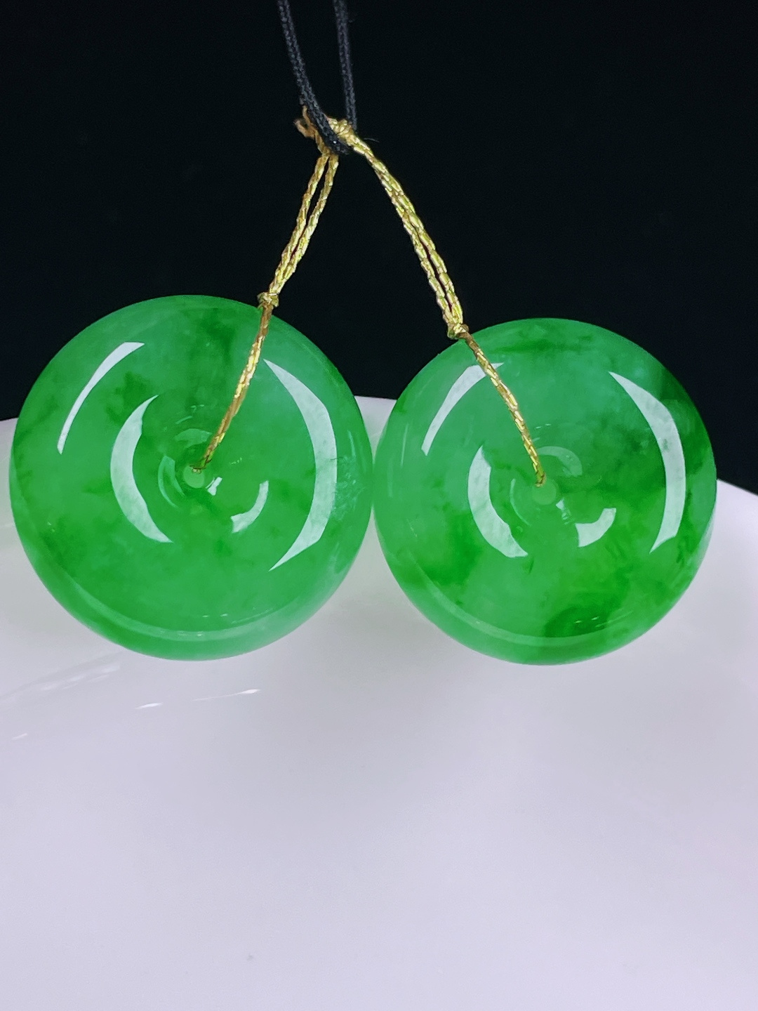 ️冰绿耳坠，老种起光，细底通透，尺寸：16.6/5.7mm0618