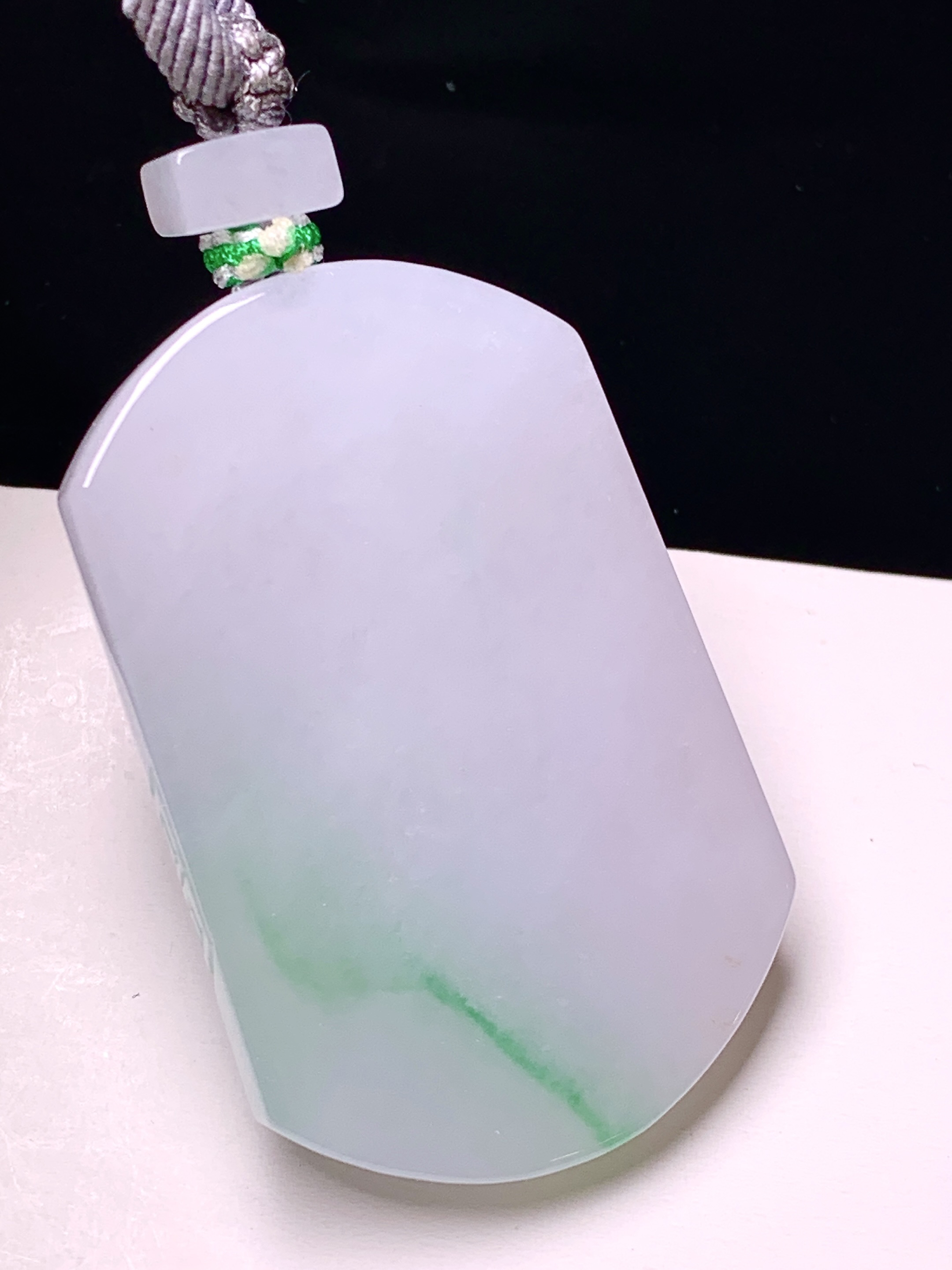 飘绿无事牌吊坠 玉质细腻 色泽艳丽清新 整体尺寸47.8*31.5*5.3 a5