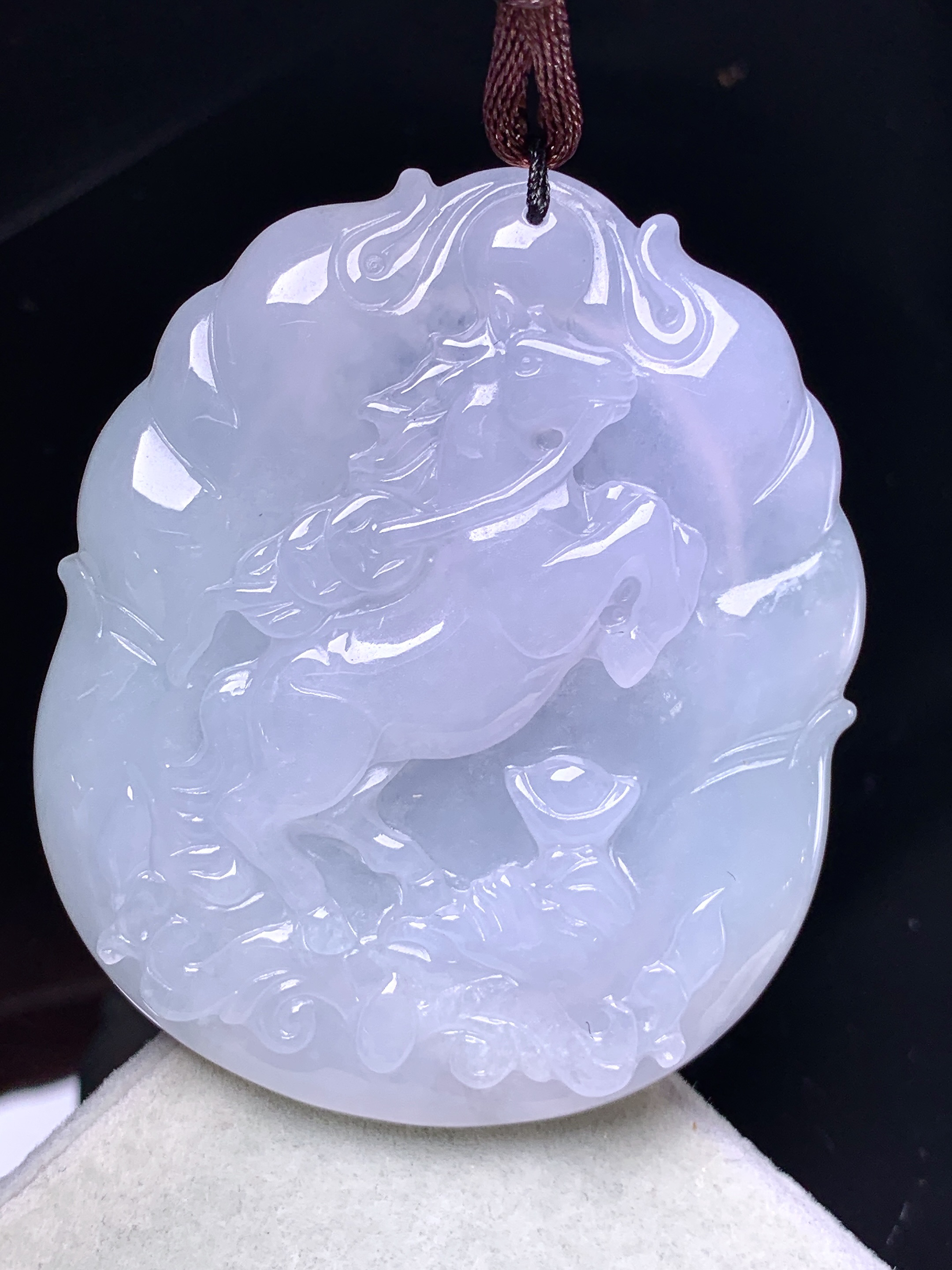 生肖马吊坠 玉质细腻 色泽艳丽清新 整体尺寸50.2*42.2*5.5 b2