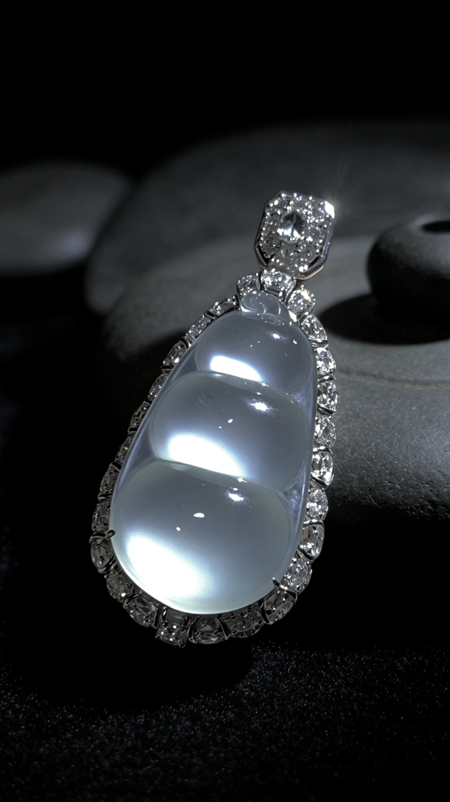 高品质四季平安豆子，
裸石33.5-19-5.8mm，
整体50-24-14mm，14.46g，
1