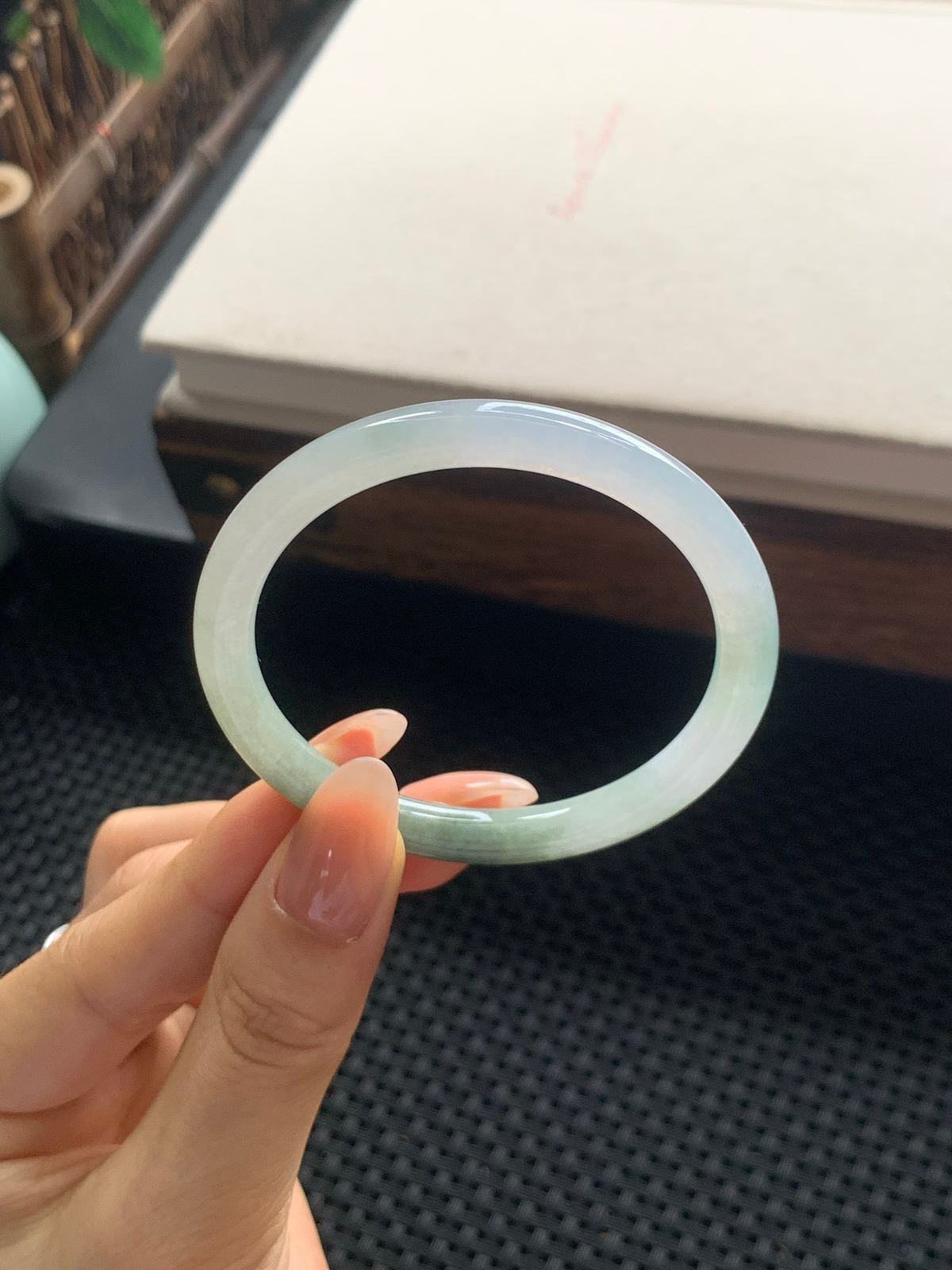 50.7圈口湖水绿美人条手镯