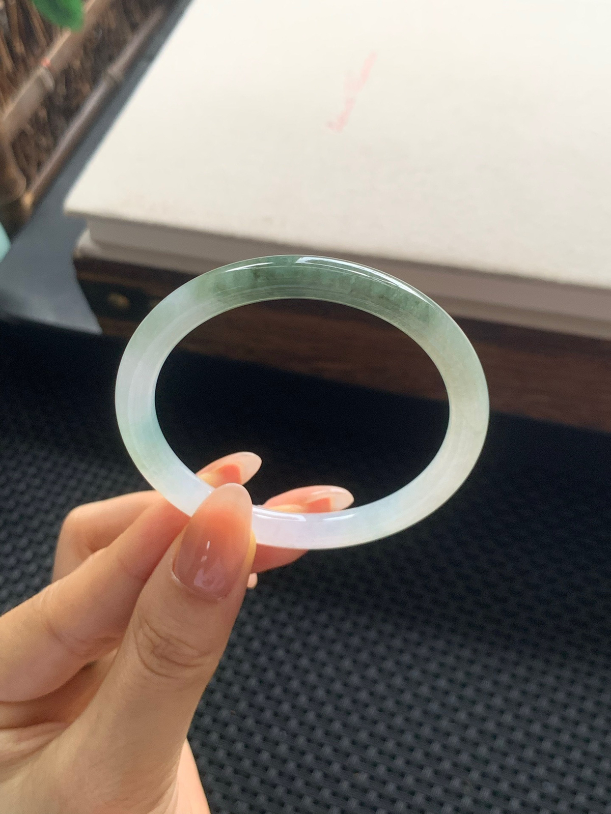 50.7圈口湖水绿美人条手镯