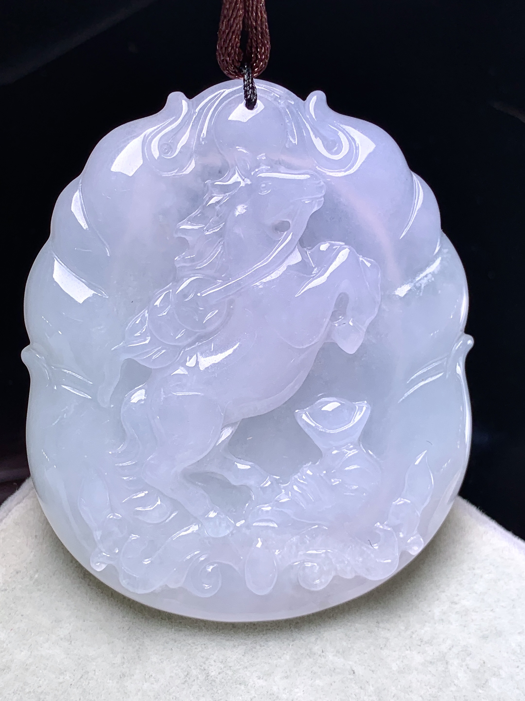 生肖马吊坠 玉质细腻 色泽艳丽清新 整体尺寸50.2*42.2*5.5 b2