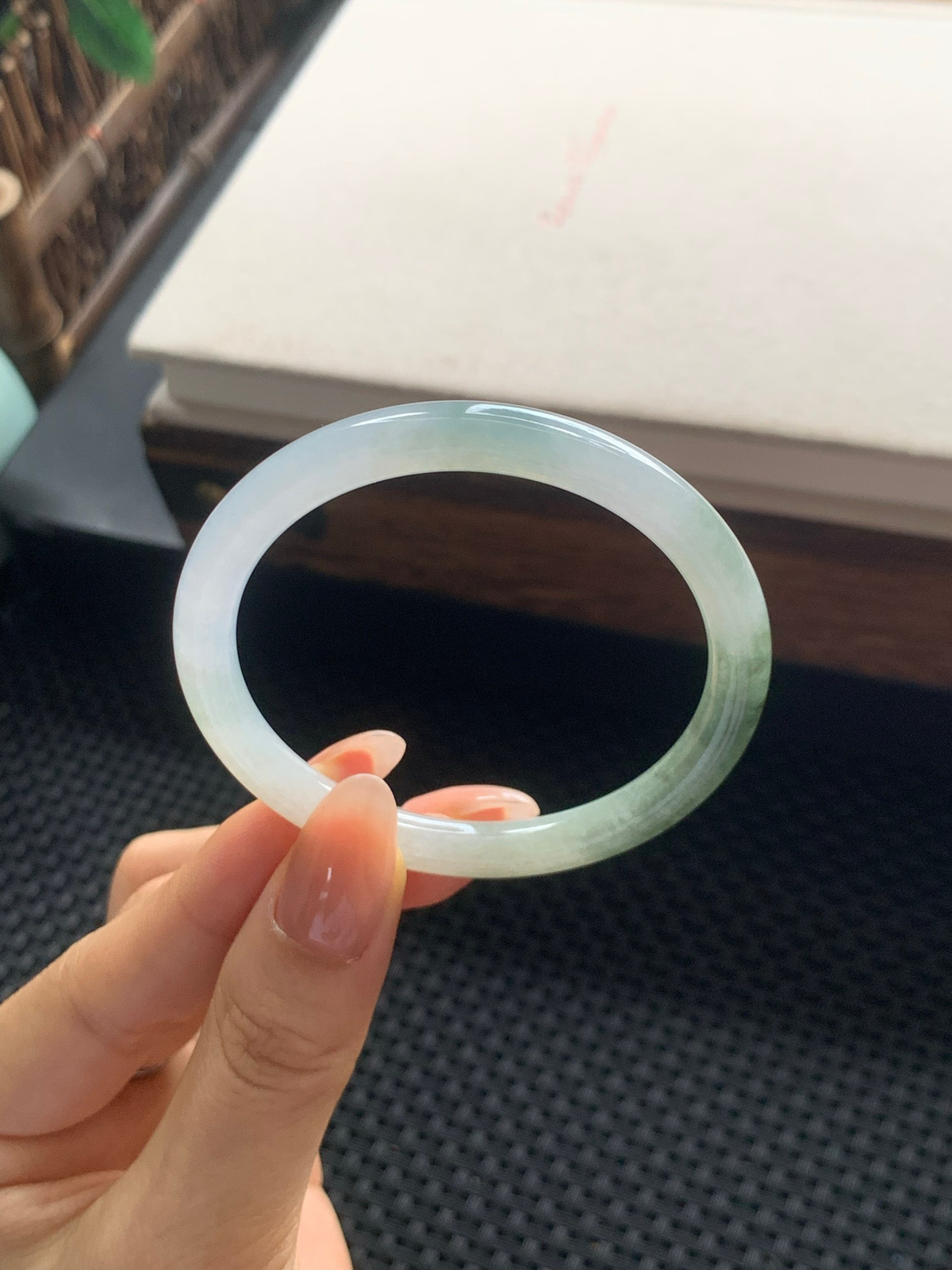 50.7圈口湖水绿美人条手镯