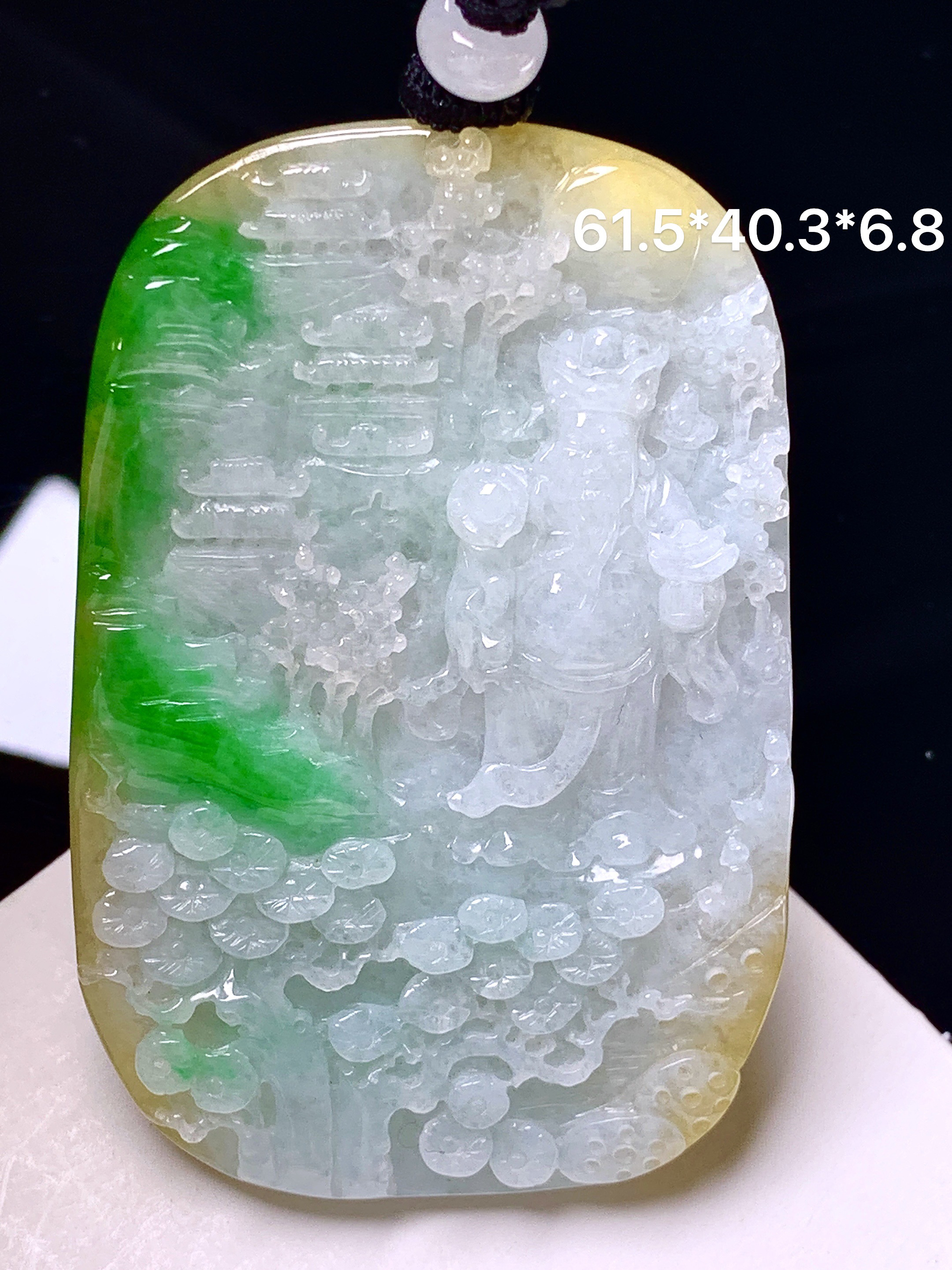 飘绿山水牌子吊坠 玉质细腻 色泽艳丽清新 整体尺寸61.5*40.3*6.8 w1