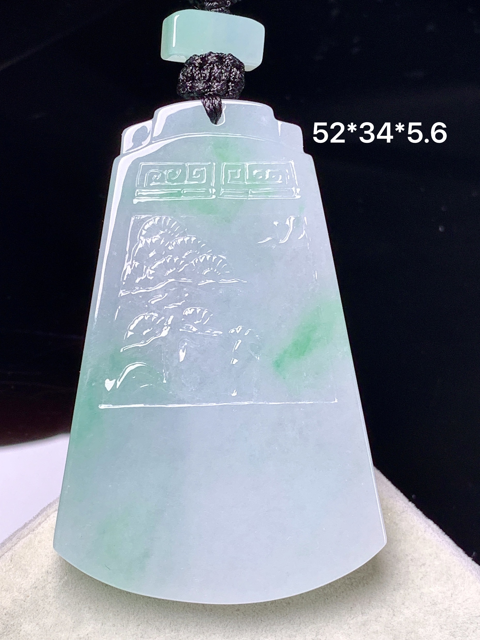 飘绿无事牌吊坠 玉质细腻 色泽艳丽清新 整体尺寸52*34*5.6 a2