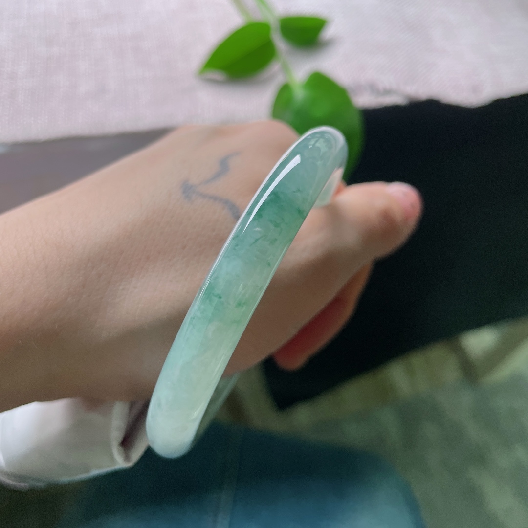 飘花圆条，水润，种老，丝丝缕缕花色灵动飘逸，温婉贤淑，有纹，ss53083a
