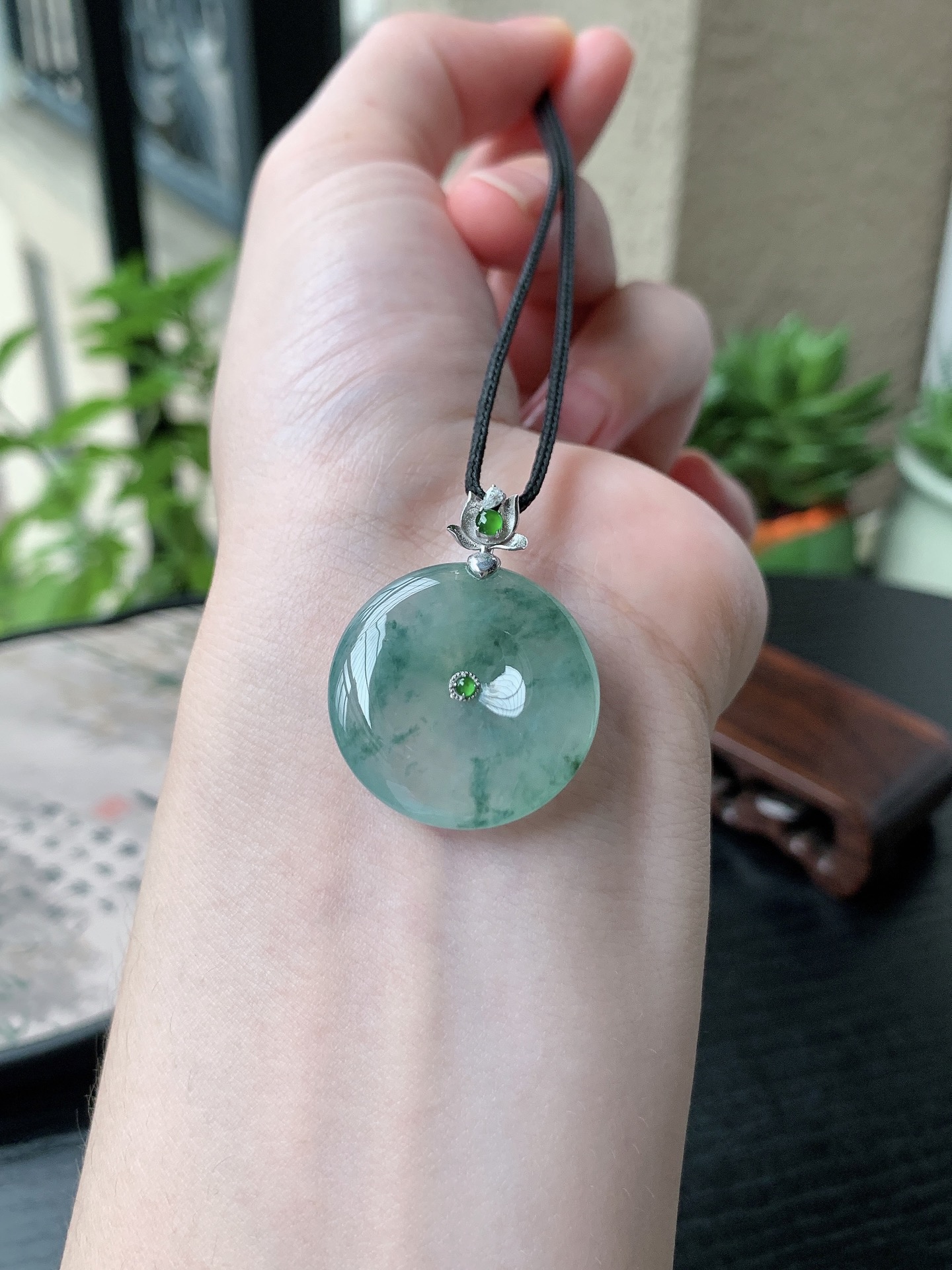 18k金镶嵌老坑冰种胶感飘蓝花平安扣吊坠 裸石尺寸:24.8-5.6mm