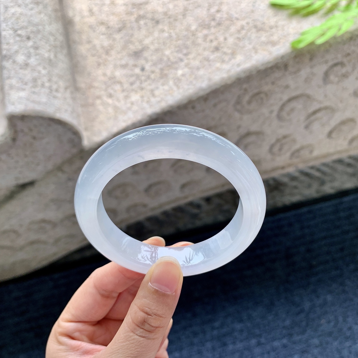 正圈 55 圈口55/12.7/9.2 编码Q5061916 描述冰糯底色，水润，种老，细腻，无裂