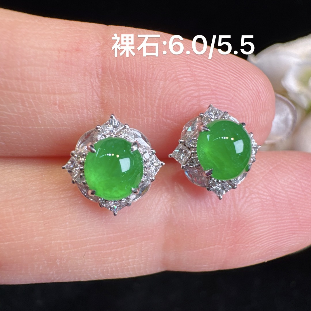 满钻阳绿缅甸翡翠耳钉 翠绿欲滴 厚庄 无裂，6.0-5.5
