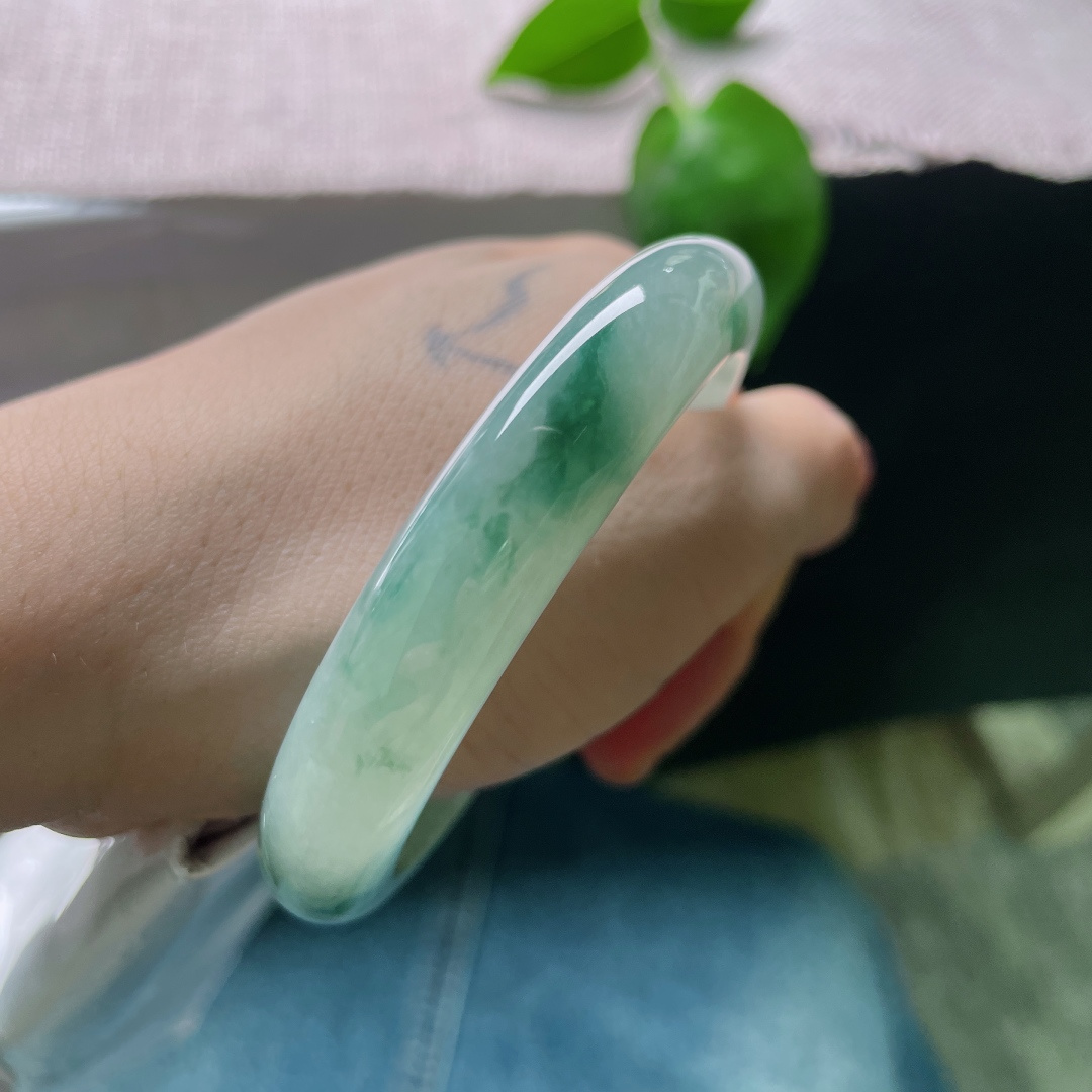 56.2/11.4/8.2飘花正圈，种老，梨花院落溶溶月，柳絮池塘淡淡风。有棉线，ss53805a