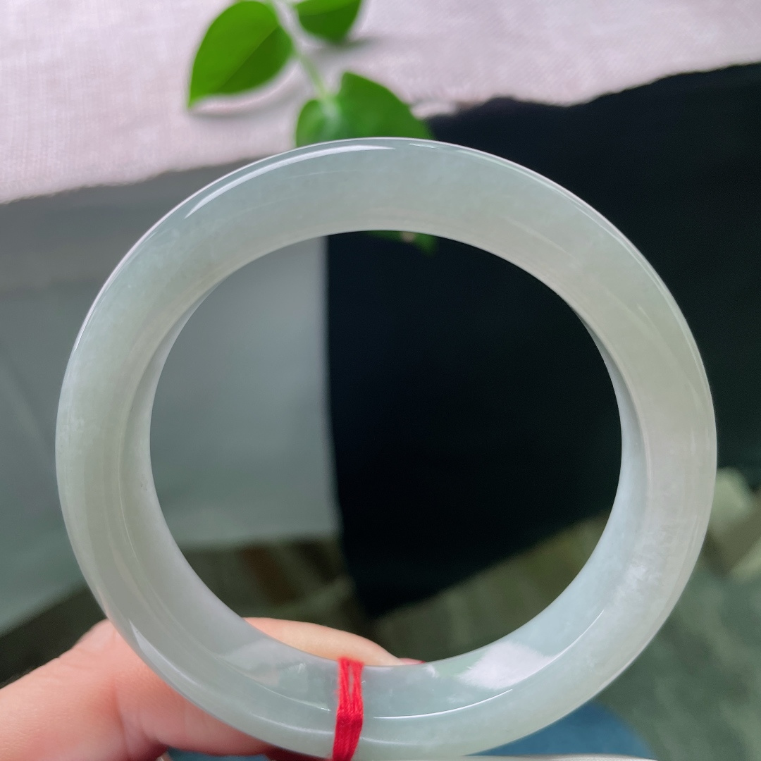 57/12.1/8.8绿底正圈，柔情似水，佳期如梦。肉质细腻干净，清爽自然，无裂，ss52451a
