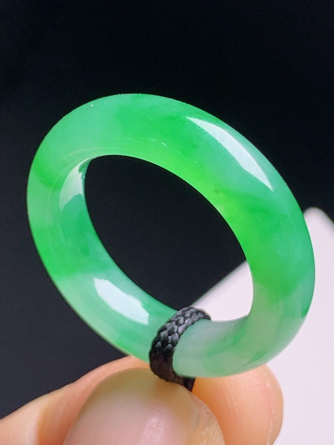 正阳绿冰种戒圈，色匀浓郁胶感十足，圆润百搭寓意圆满 裸石25-5.5-4.0 圈口15 110615