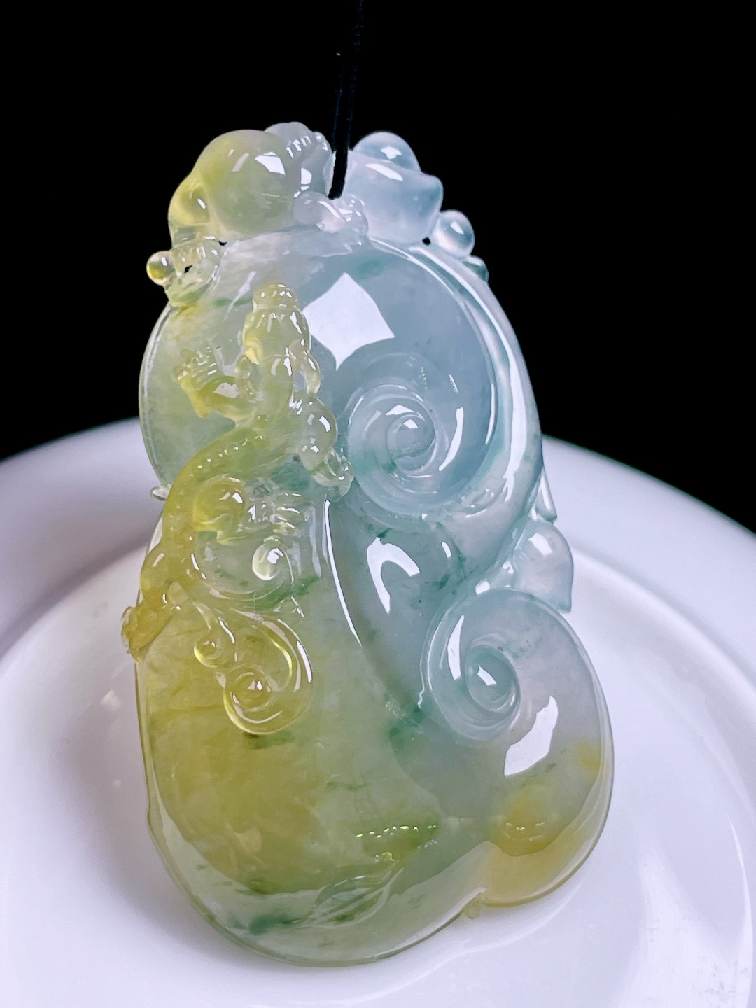 冰黄飘花如意 色泽艳丽，种老起胶 尺寸：50.2/30/7.7