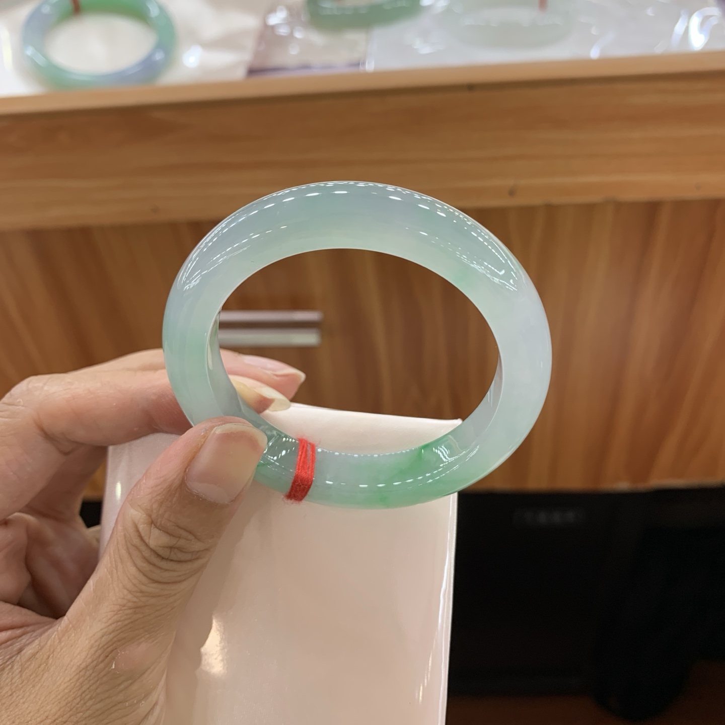 冰飘绿正圈翡翠手镯 51.6-11.4-8.9