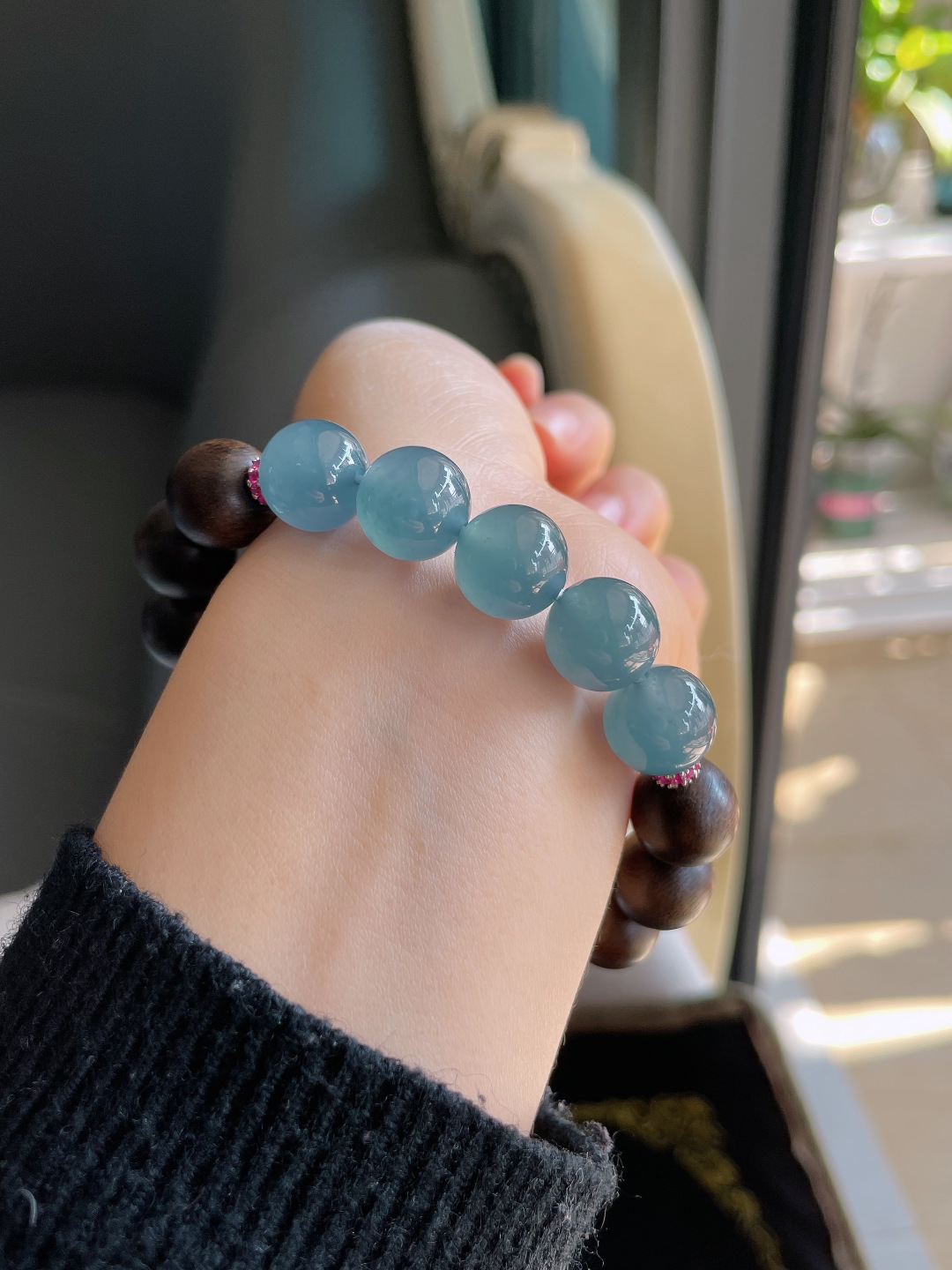 天然翡翠A货，冰蓝水圆珠搭配沉香木手串，尺寸：11.8mm。【编3606】