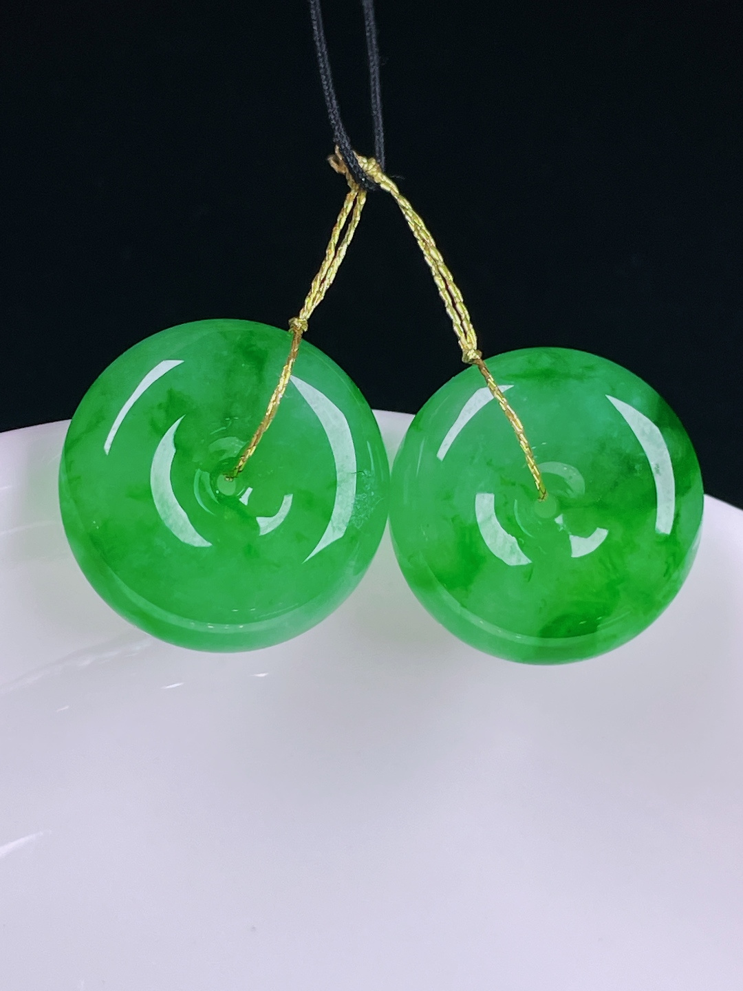️冰绿耳坠，老种起光，细底通透，尺寸：16.6/5.7mm0618