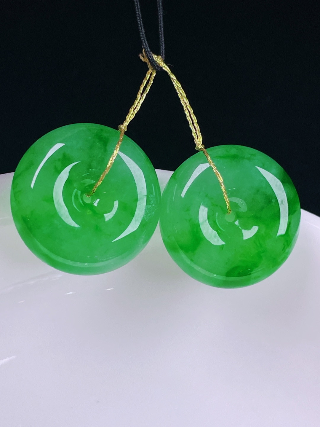 ️冰绿耳坠，老种起光，细底通透，尺寸：16.6/5.7mm0618