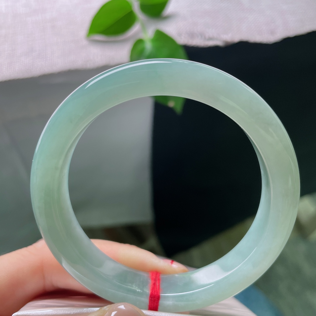 绿底正圈，柔润细腻，种老，清婉动人，素雅不张扬，无裂，ss51509a