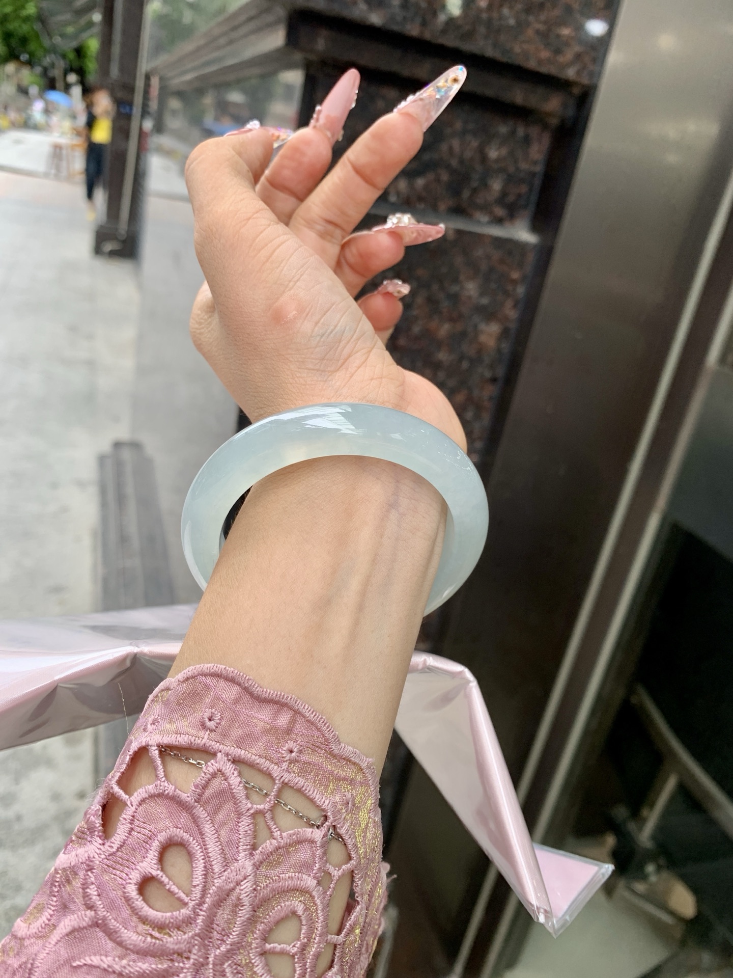 冰晴正圈 55.7-8.7-11.9 0618-N1011-2 无裂，底妆胶润，满圈淡雅晴绿，像初春嫩芽落入清泉，均匀柔和，抬眼就是一片宁静感。