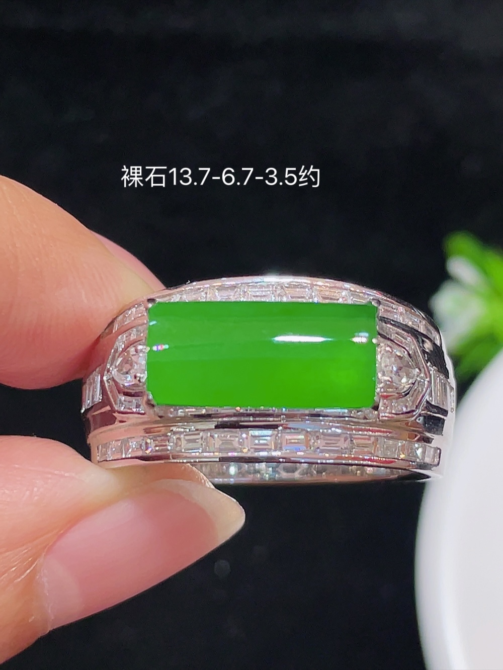 ️【高冰正阳绿，马鞍戒指】大件饱满，通透水润，玉质细腻，翠色鲜艳，18k金奢华钻石镶嵌️，13.