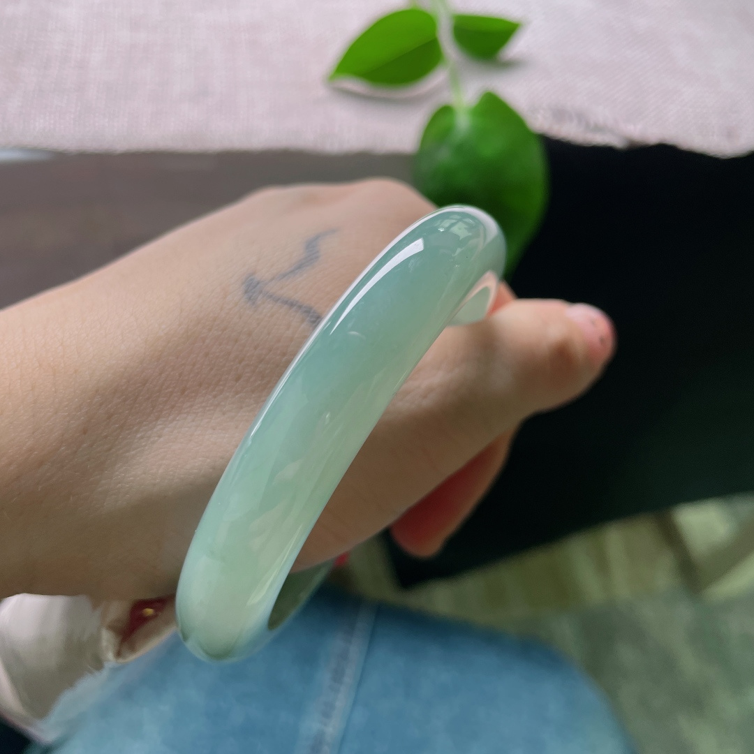 绿底正圈，柔润细腻，种老，清婉动人，素雅不张扬，无裂，ss51509a