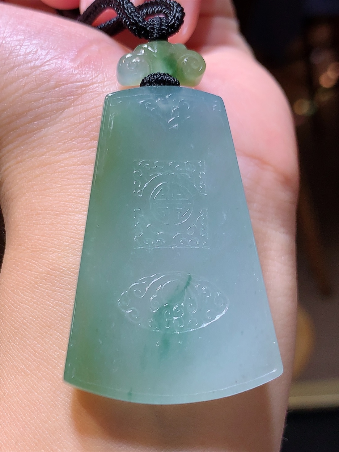 冰飘花黄仿古挂件  底子细腻莹润 冰润起胶  佩戴清新优雅货号23616，50.3-33.1-6.4