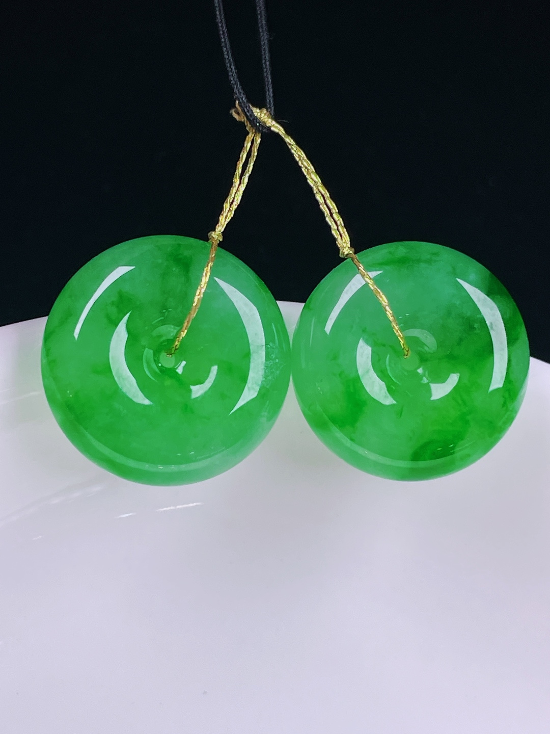️冰绿耳坠，老种起光，细底通透，尺寸：16.6/5.7mm0618