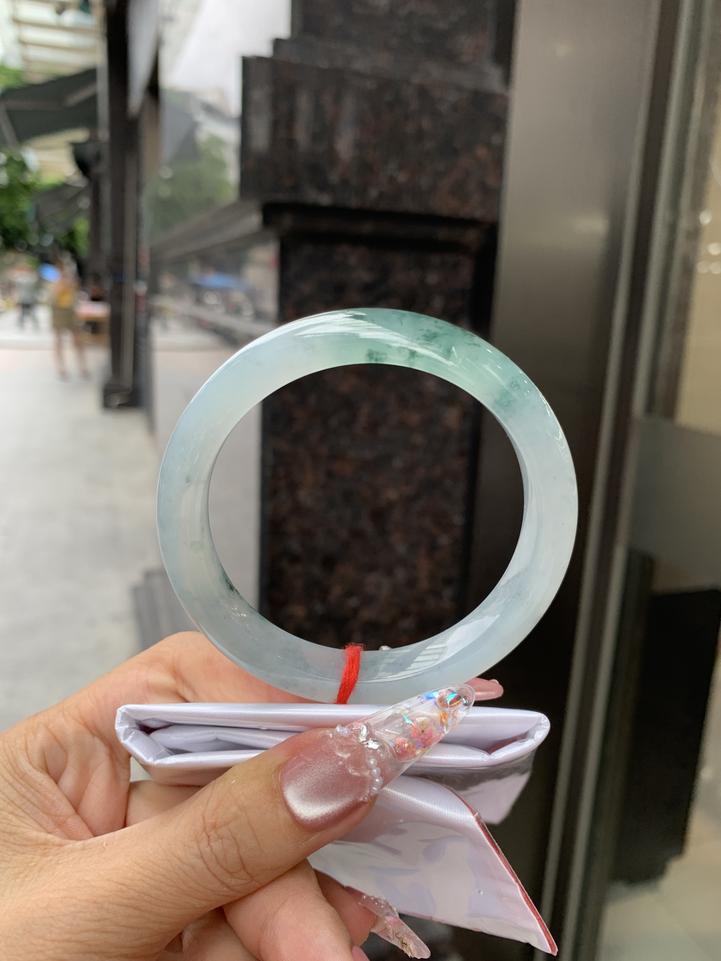 冰飘花正圈 57.6-8.3-10.6 0618-WL-731 无裂，底妆水润细腻，冰底中开出了朵朵